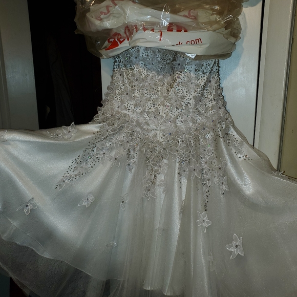 White formal/Dress - Picture 2 of 10